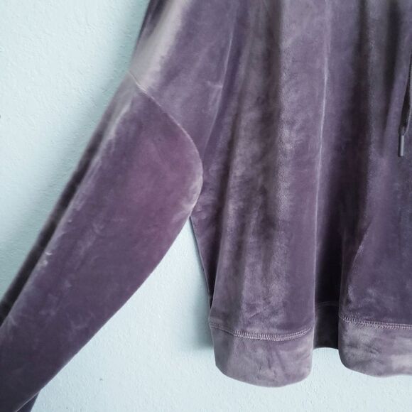 Offline by Aerie After Party Velvour Cropped Hoodie - Picture 3 of 8